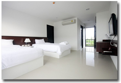 CLICK TO ENLARGE PHOTO DELUXE ROOM